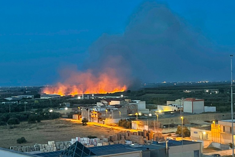 Incendio di sterpaglia