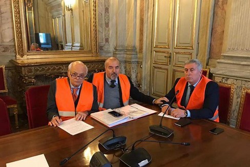 rappresentanti dei gilet arancioni