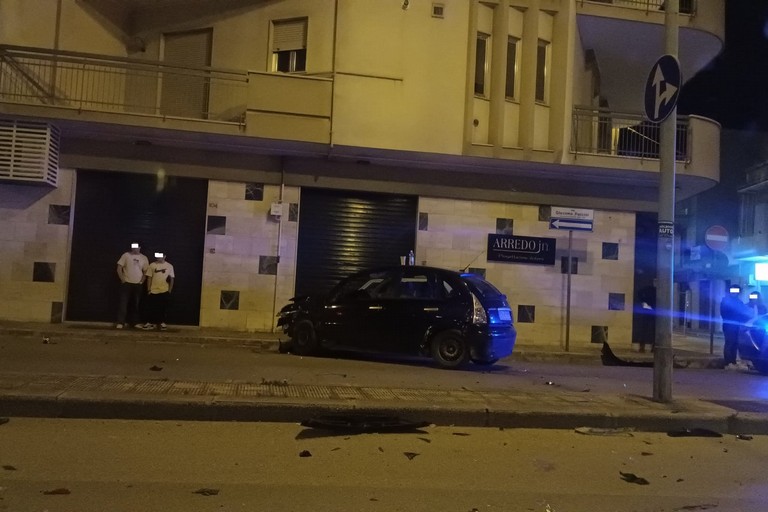 Grave incidente stradale su via Puccini all'incrocio con via Toscanini