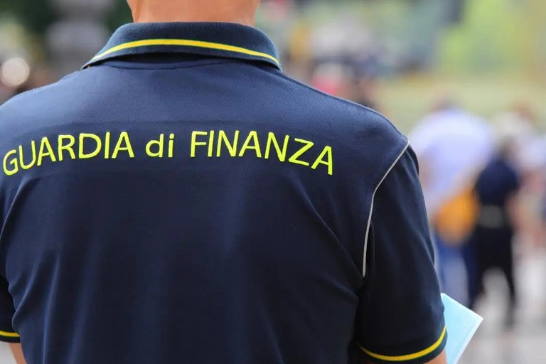 Contrasto alla pirateria audiovisiva negli esercizi commerciali da parte della Guardia di Finanza