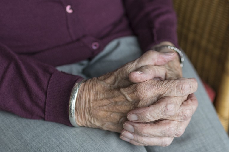Anziani. Foto di Sabine van Erp da Pixabay