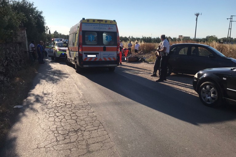 Due feriti gravi per incidente stradale tra auto e scooter