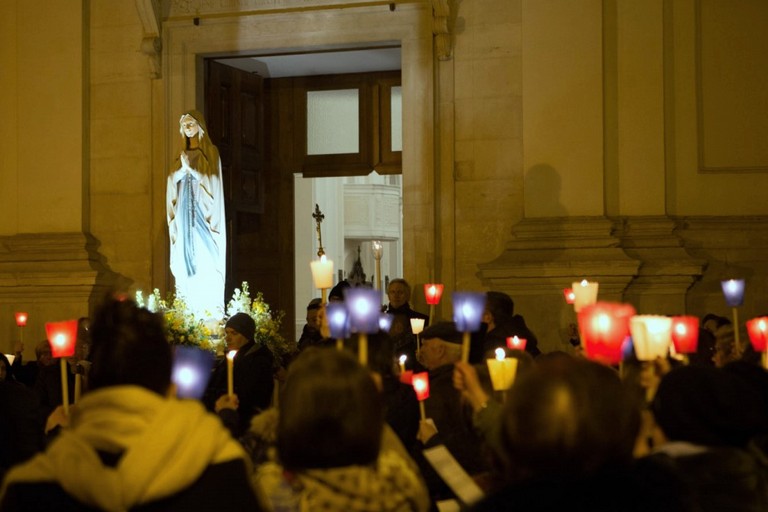La tradizionale processione Mariana   della Parrocchia Gesù Crocifisso di Andria. <span>Foto Riccardo Di Pietro</span>