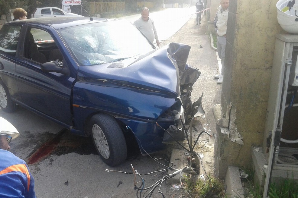 Incidente automobilistico su via Canosa