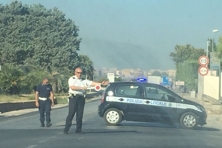 Sterpaglie a fuoco sulla Andria-Trani