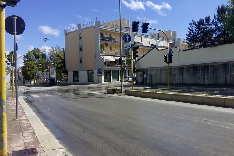viale Pietro Nenni incrocio via Castel del Monte