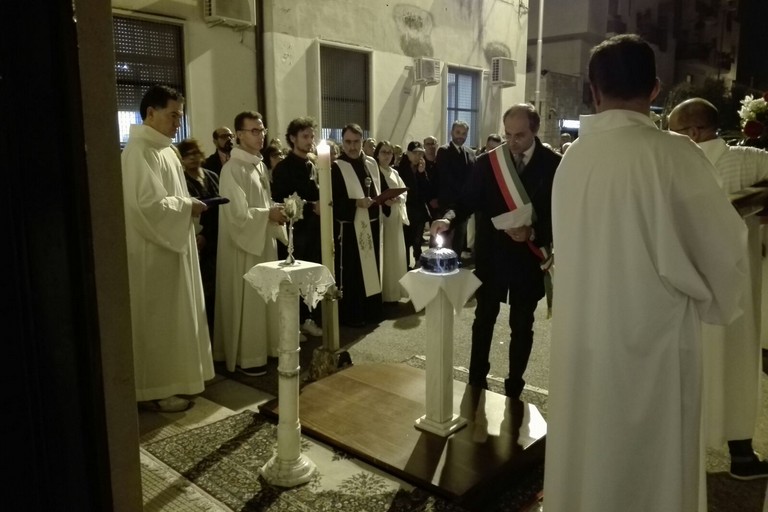 Accesa la lampada della Pace nella chiesa delle Sacre Stimmate