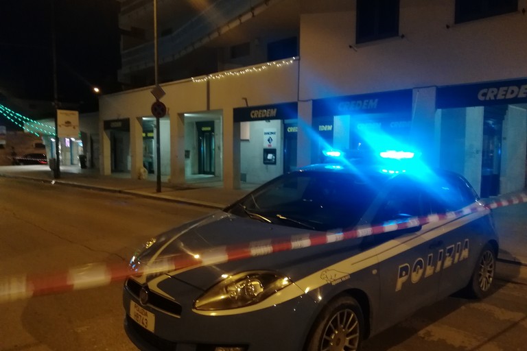Tentativo di assalto al bancomat della Credem
