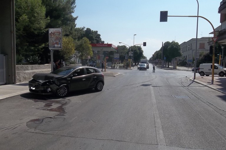 incidente stradale via Trani con via la Pineta