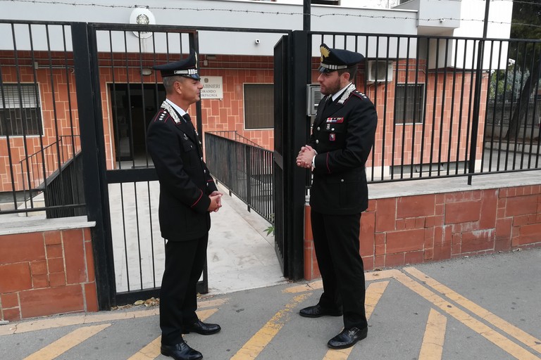 Passaggio di consegne tra il Cap. Montalto (sx) ed il collega Savastano