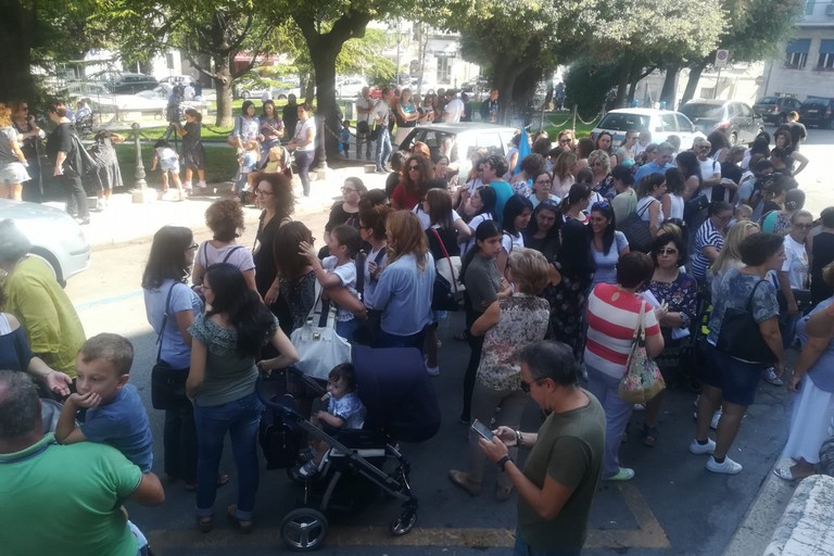 protesta in piazza Umberto I