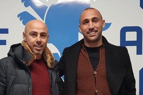 Il DS Fabio Moscelli con il nuovo attaccante biancazzurro Giuseppe Siclari