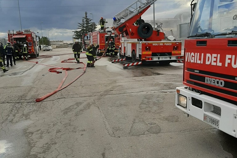 Barletta: I vigili del fuoco della Bat hanno una nuova autoscala