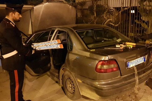 Controlli carabinieri contro il furto di automobili