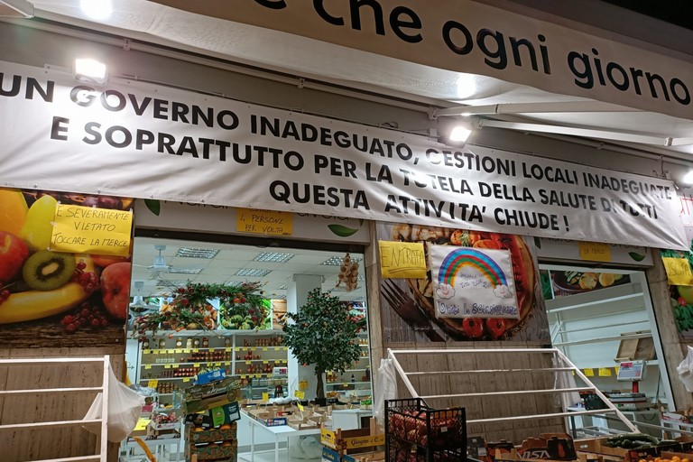 Chiude fruttivendolo in via Trani