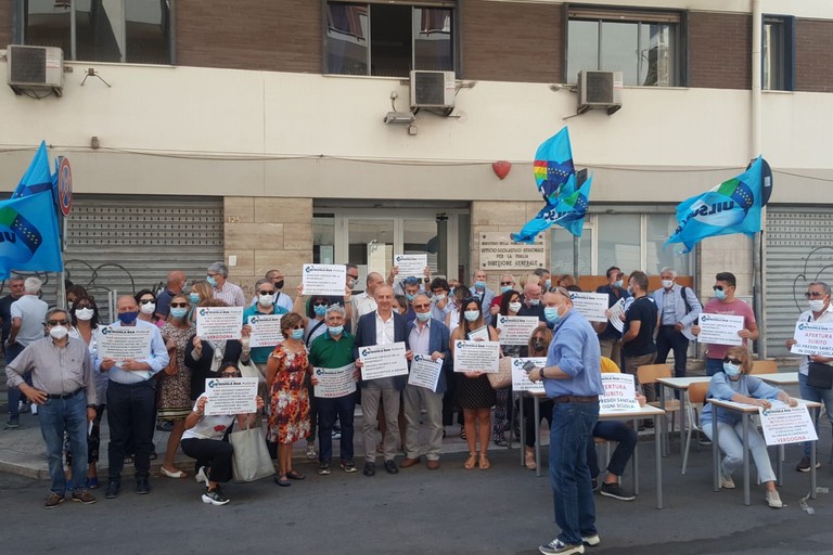 Sit-in dei dirigenti scolastici