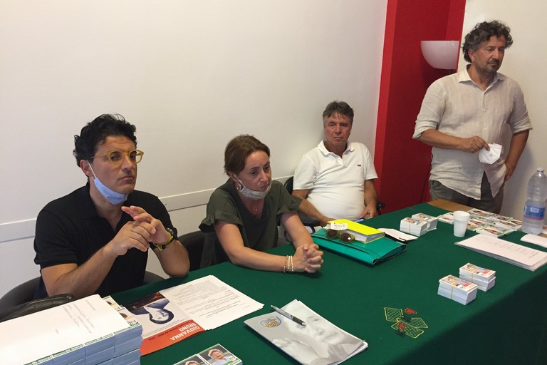 Incontro del PD sulla piscina comunale. <span>Foto Antonio D'Oria</span>