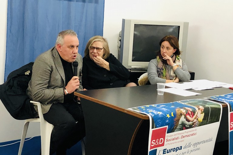 Sabino Zinni e Giovanna Bruno con l'europarlamentare Elena Gentile