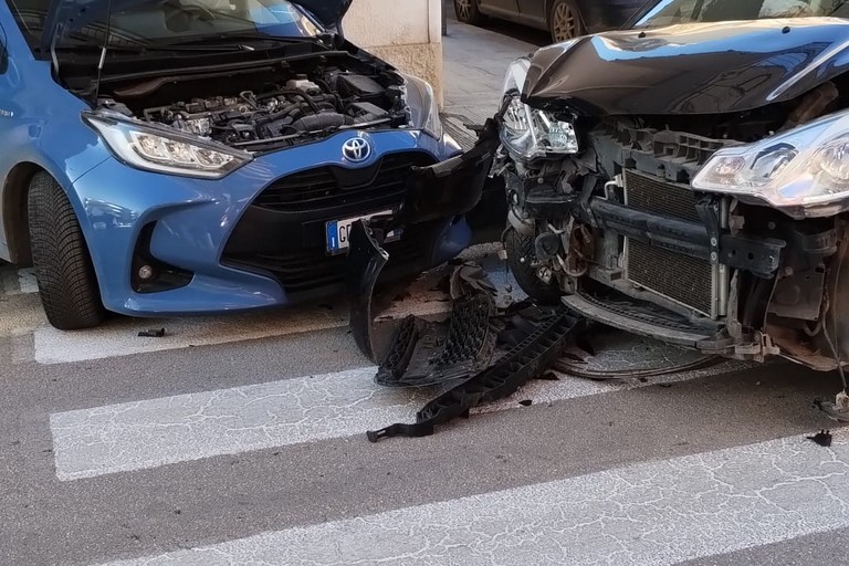 incidente stradale con tre feriti in via Perugia angolo via Bari