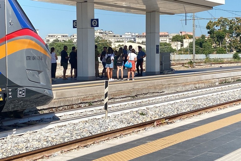 Tragico incidente alla stazione di Trani