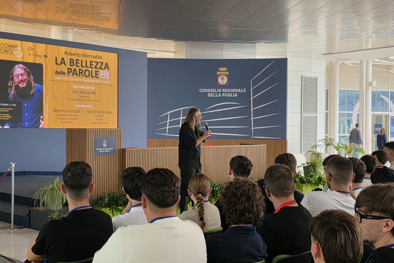 Roberto Mercadini incontra gli studenti di Andria nell’Agorà del Consiglio regionale della Puglia