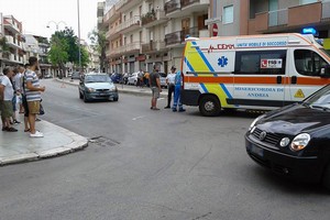 Incidente in via Montegrappa, donna investita da un'auto