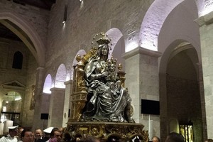 Processione della Madonna dei Miracoli: un fiume di 20mila pellegrini