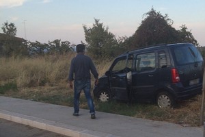 Scontro tra due auto in via Properzio Sesto: tre feriti al Bonomo