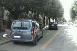 Corso Cavour auto parcheggiate andria
