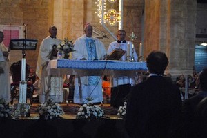 Migliaia di fedeli verso il Santuario della Madonna dei Miracoli