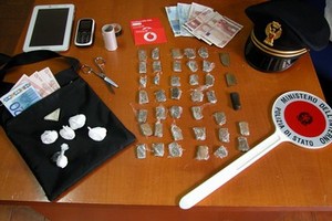 Droga in casa, operazione della Polizia