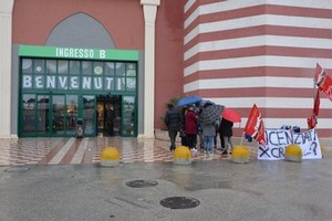 euronics sit-in protesta dipendenti licenziati