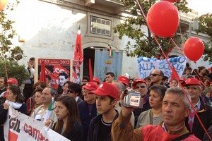 Gonfalone Andria manifestazione Cgil