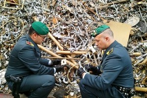 Guardia di Finanza sequestro rifiuti ferrosi