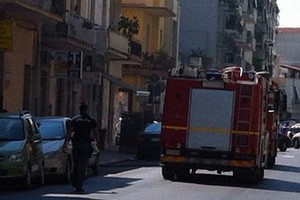 Fuga di gas da un impianto auto in officina: ferito un uomo