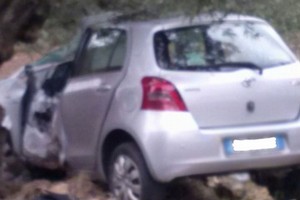 Auto contro albero