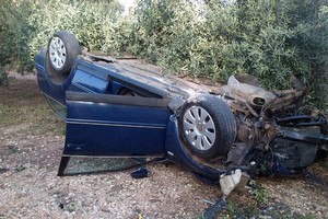 Incidente Via Bisceglie auto ribaltata