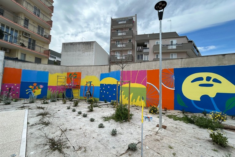 "Pedala Fra'... Sport, cibo e salute", ad Andria taglio del nastro a murale