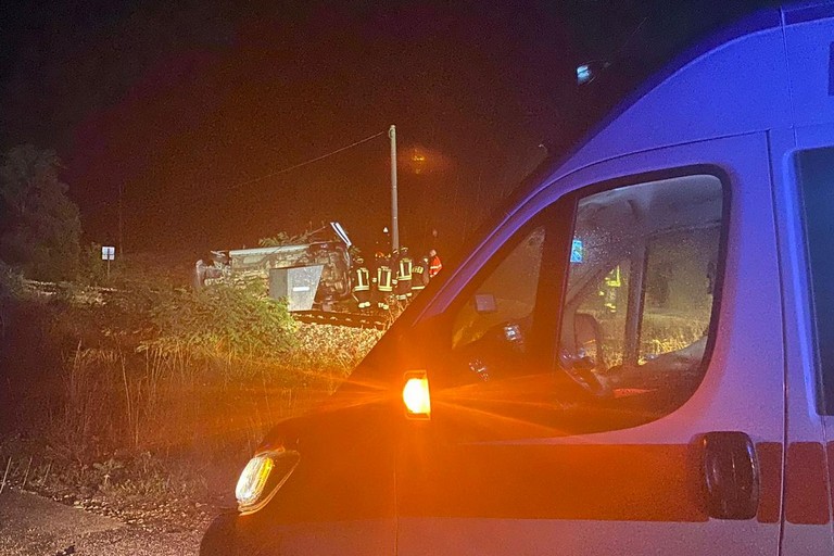Muore a bordo di un furgone uscito fuori strada