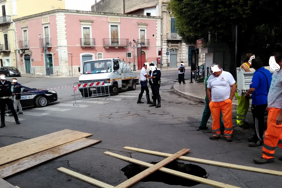 piazza Umberto I, dopo i lavori di chiusura della voragine