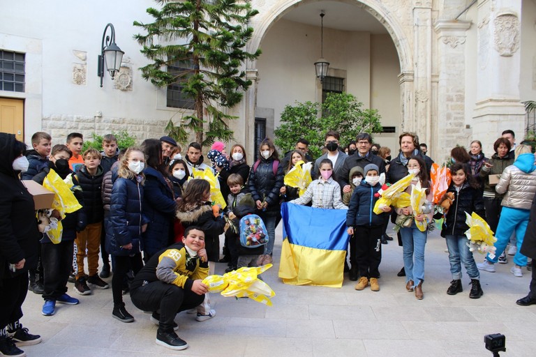 Domenica delle Palme: profughi ucraini incontrano il vescovo e la sindaca