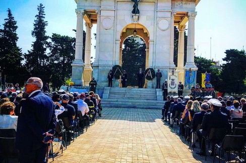 Cerimonia al Monumento dei Caduti