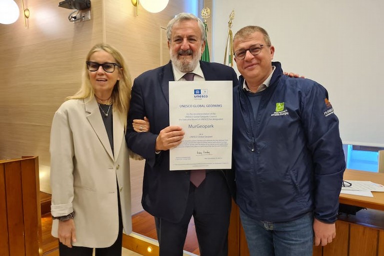 Serena Triggiani con Michele Emiliano e Francesco Tarantini