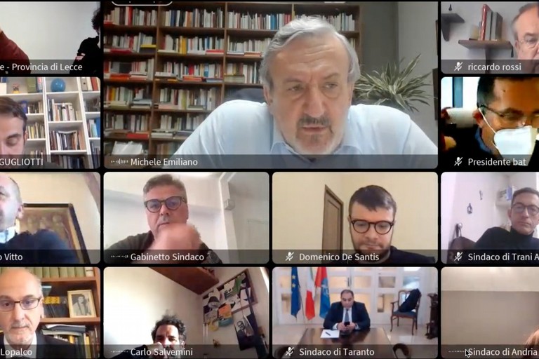 videoconferenza di Emiliano con i sindaci dei capoluoghi provinciali