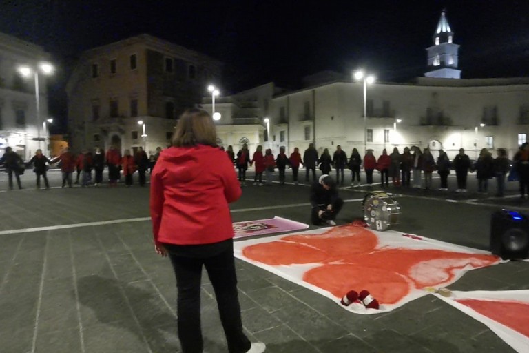 Ad Andria in piazza Catuma “volano” farfalle contro la violenza sulle donne