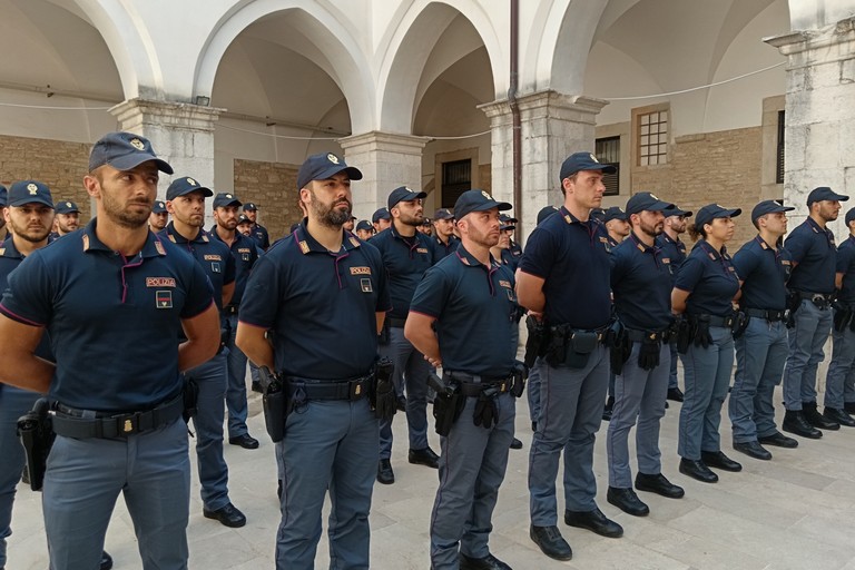 agenti della Polizia di Stato