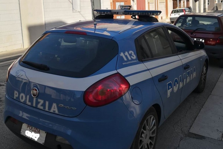 volante della Polizia di Stato