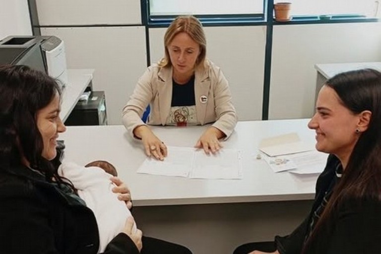 Atto di nascita di un bambino di coppia omogenitoriale