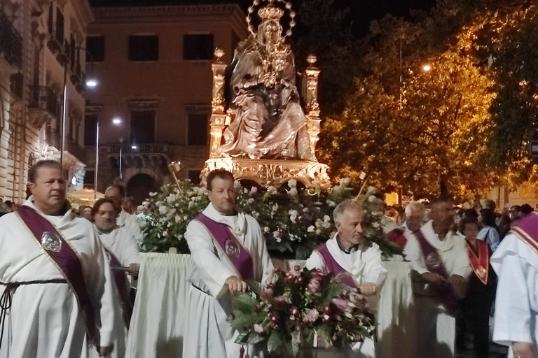 processione notturna della Madonna dei Miracoli