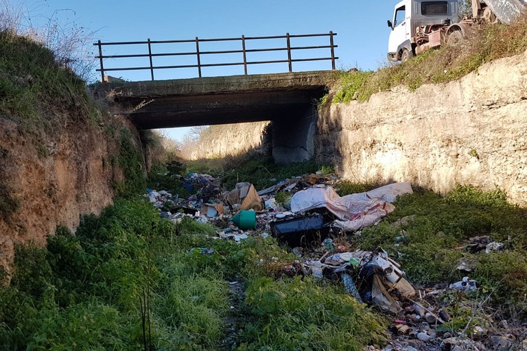 rifiuti nel canale Ciappetta Camaggio
